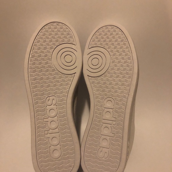 NWT : Adidas sneakers 👟 - Picture 5 of 7